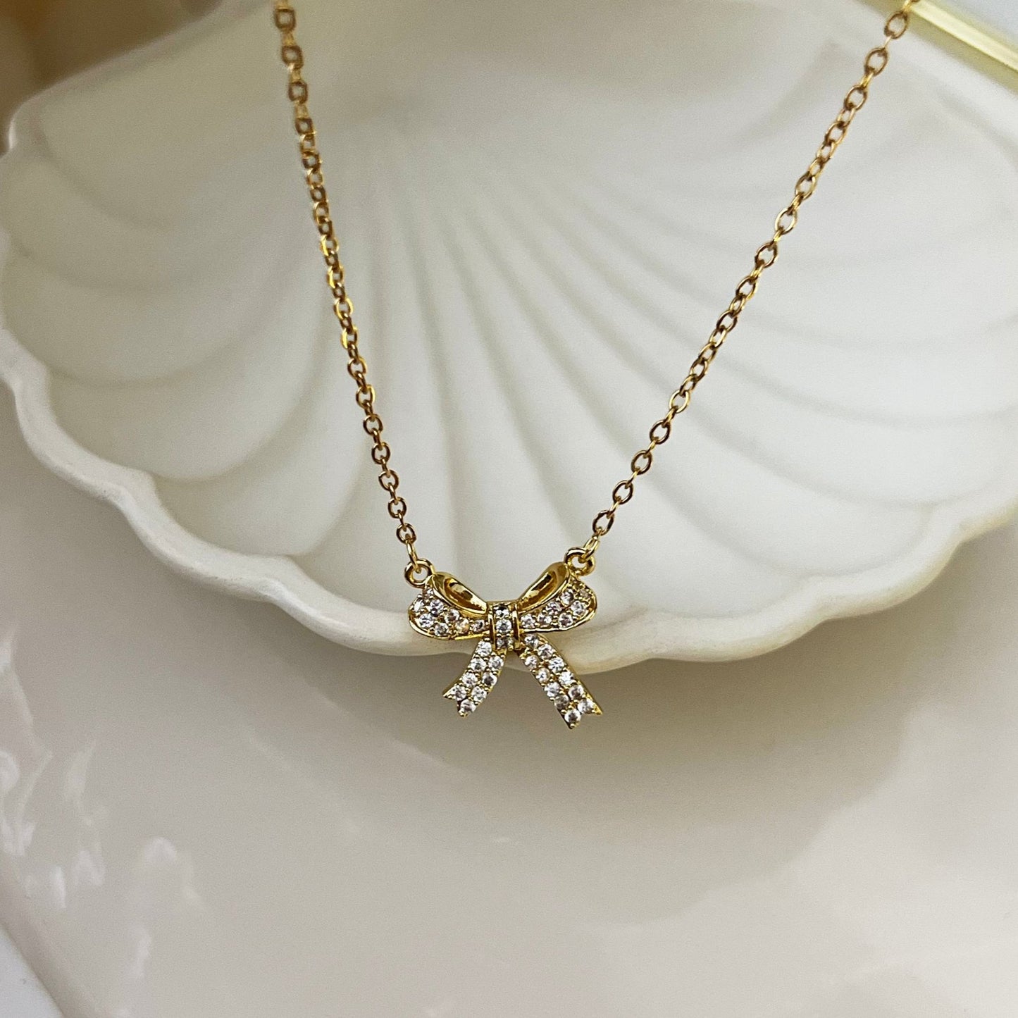 Bow necklace - 18k gold plated | anti tarnish | waterproof