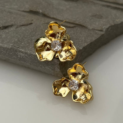 Trillium Flower Earrings - 18k Gold Plated