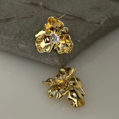 Trillium Flower Earrings - 18k Gold Plated