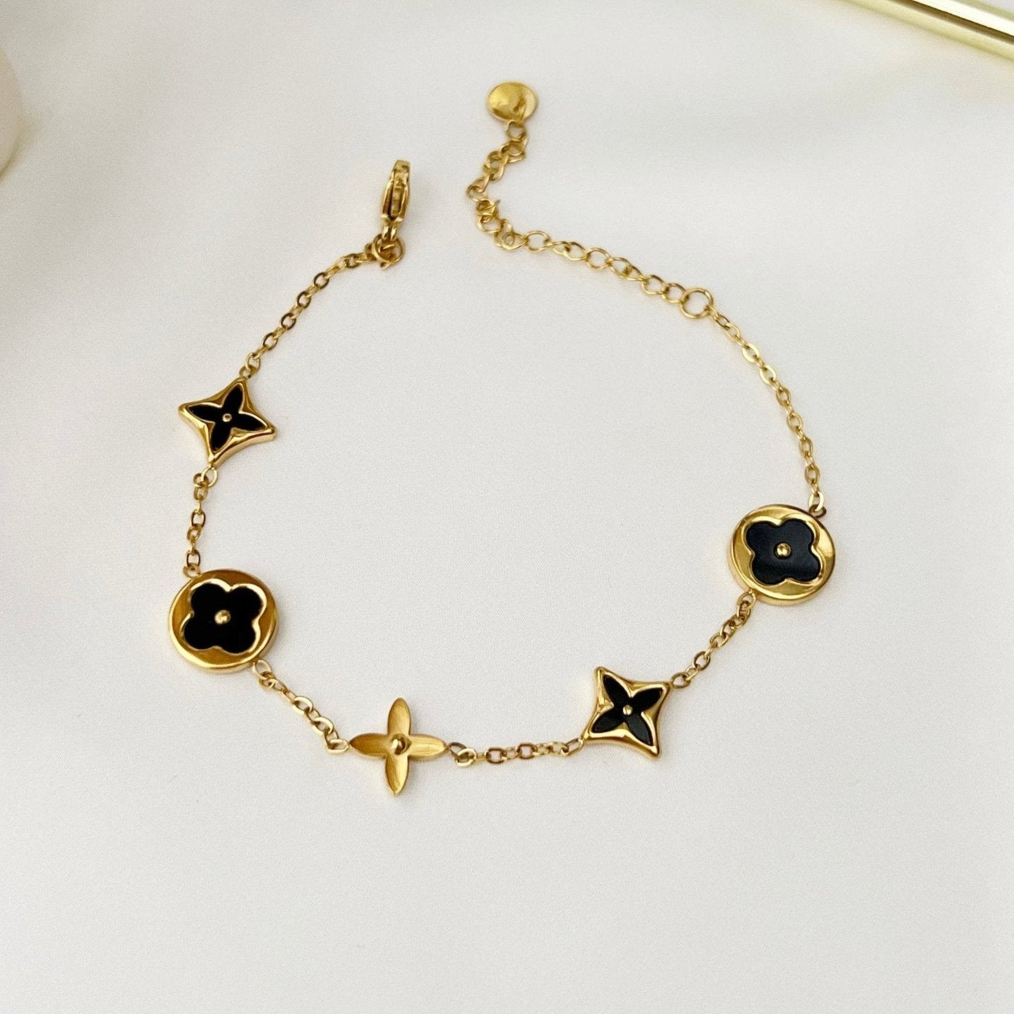 Ebony Leaf 'n' Luck Bracelet - 18k Gold Plated